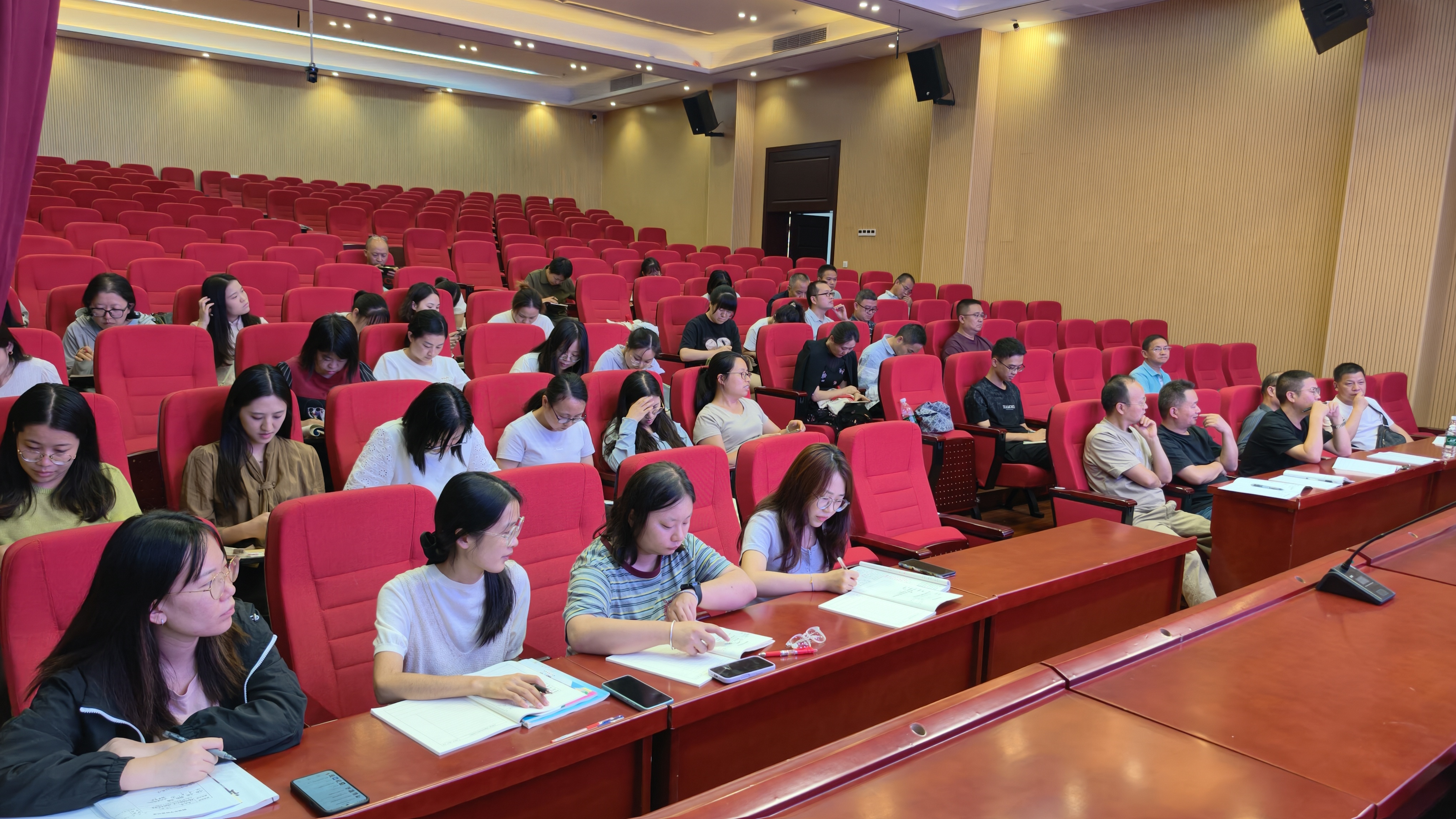 图3_会场全景.jpg